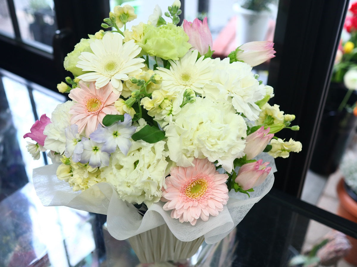 ホワイトカラーのパステルアレンジメント