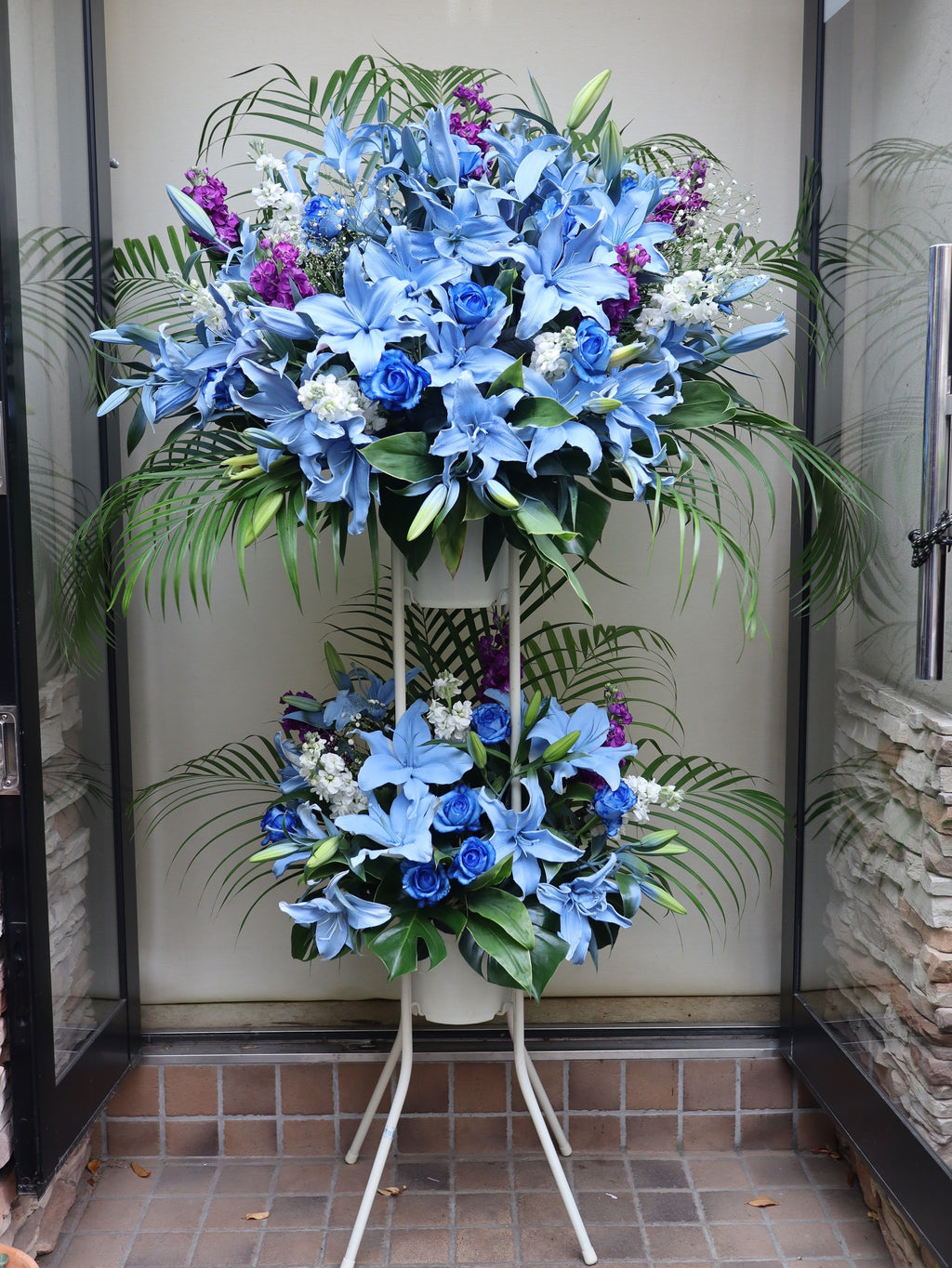 ブルーガラス フラワースタンド 高さ約１ｍ 底直径　約25cm 2_25000_1024x.jpg?v=1639994957